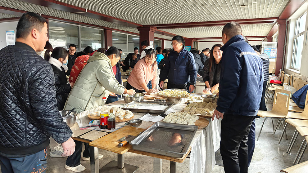 冬至寒韻至，餃子暖情長(zhǎng)——冬至包餃子活動(dòng)圓滿(mǎn)結(jié)束